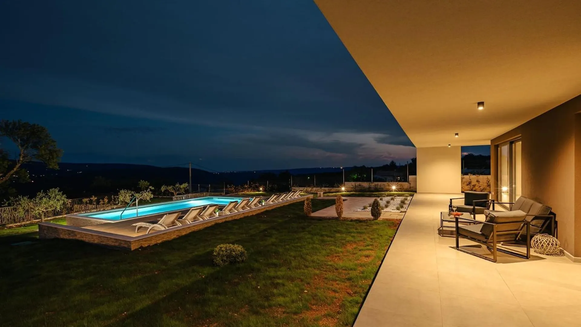 Villa De La Vie With Heated Swimming Pool Raša Croácia