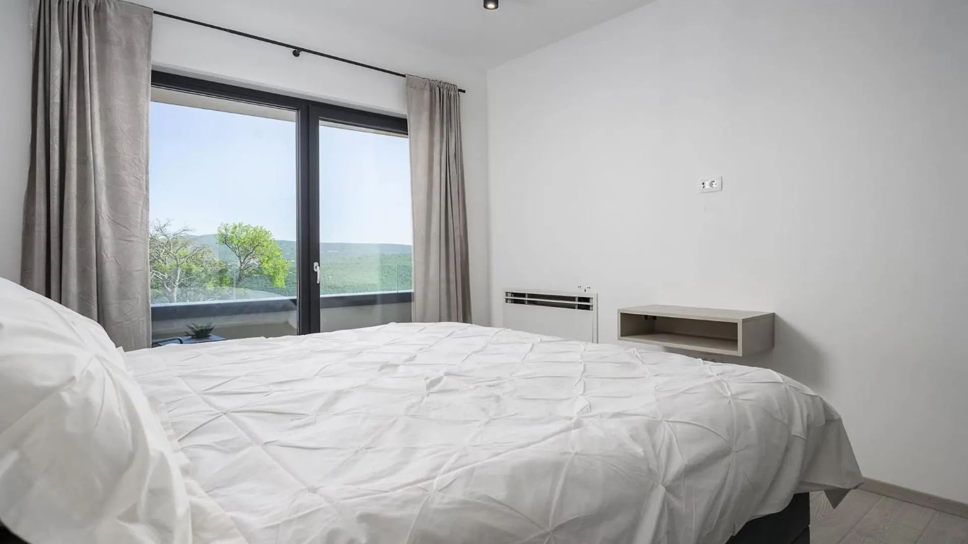 Villa De La Vie With Heated Swimming Pool Raša