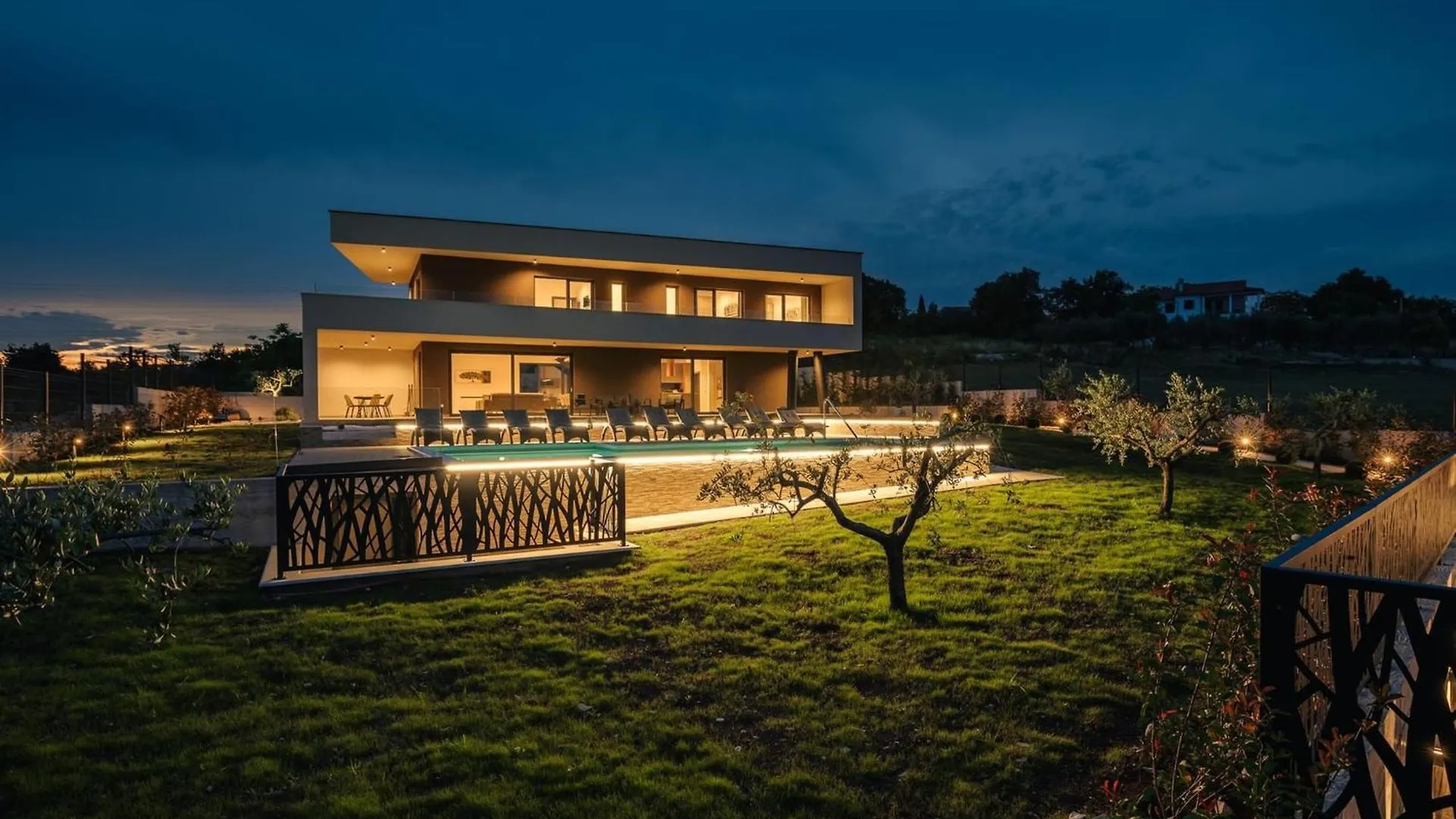 Villa De La Vie With Heated Swimming Pool Raša Hırvatistan