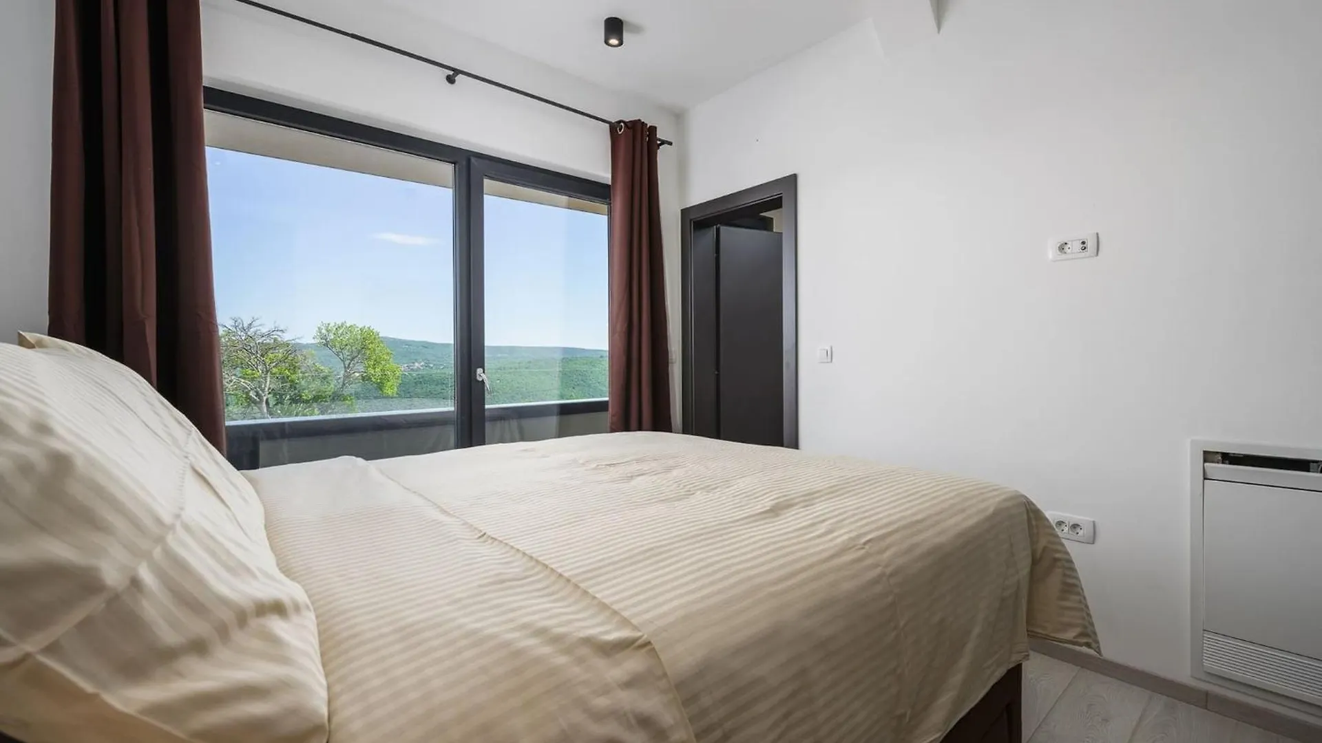 Villa De La Vie With Heated Swimming Pool Raša Hırvatistan