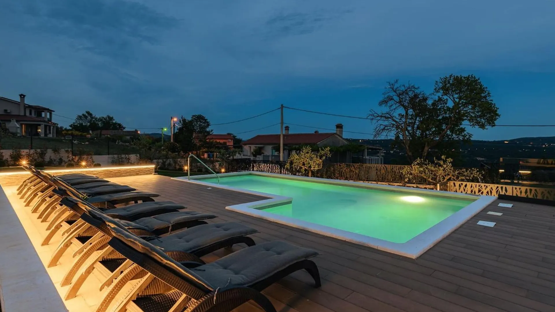 Villa De La Vie With Heated Swimming Pool Raša