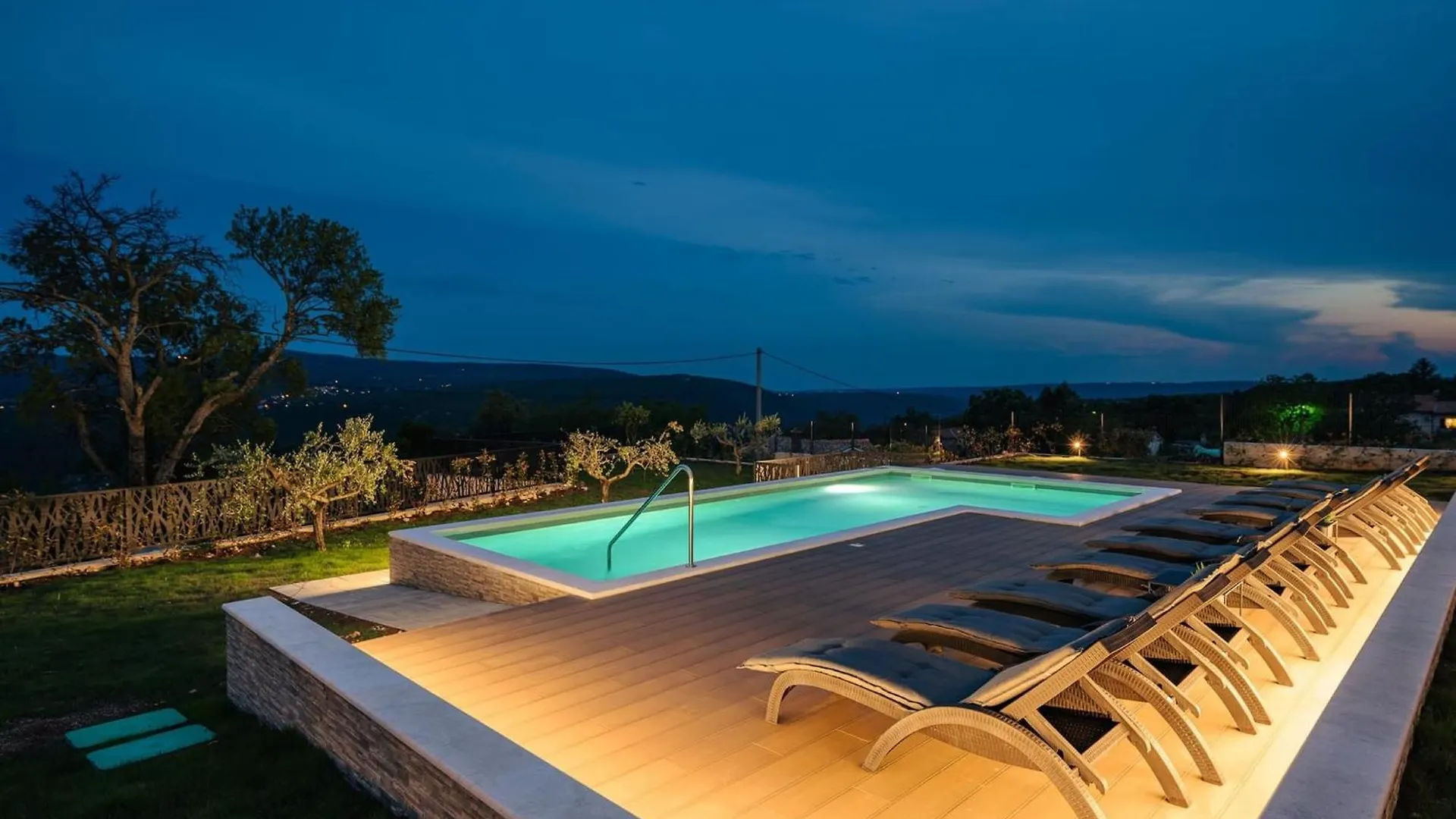Villa De La Vie With Heated Swimming Pool Raša Hırvatistan